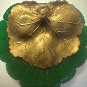 Vtg Bakelite Large Green Dress Clip With Brass Tone Large Repousse Leaf w/ Veins